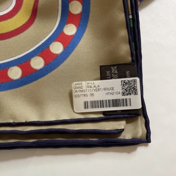 NWT (RARE) - GRAND TRALALA SCARF 90 in Mastic/Vert/Rouge Colorway - Picture 5 of 10